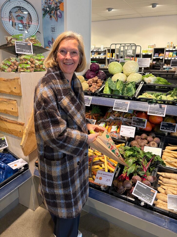 Hanneke Broekhuizen in biowinkel